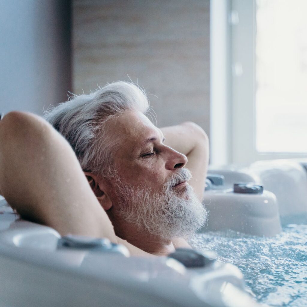 Homme dans son spa